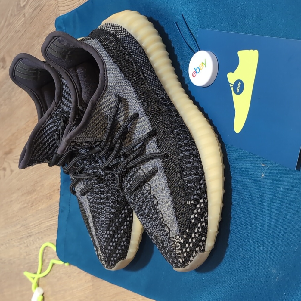 Yeezy 350V2 Carbon Size 8